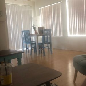 Meet your Posher, Caitlin